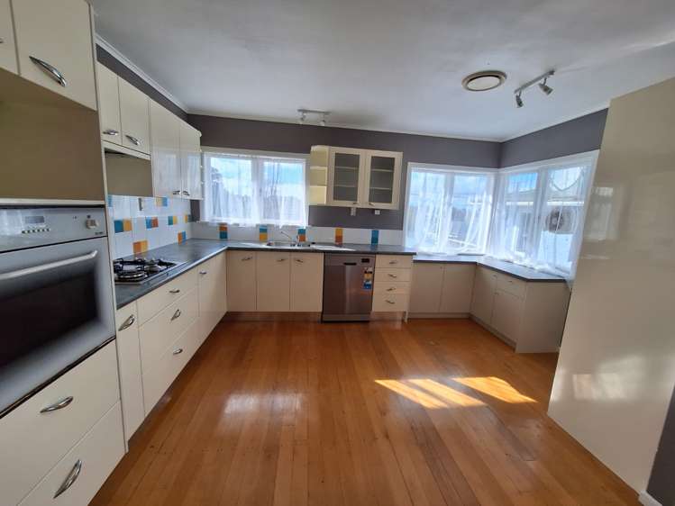 29 Coxhead Road 10686_1