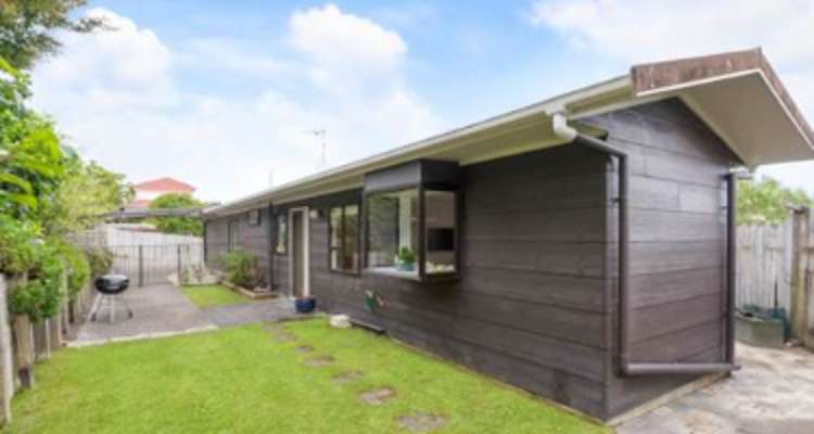 2/865 Beach Road_0