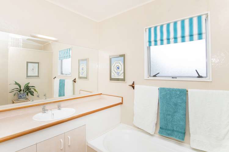 2/10 Rutene Road Kaiti_12