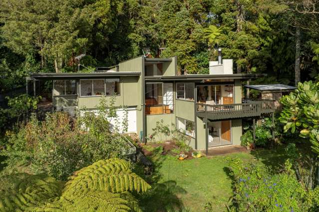 900 West Coast Road Waiatarua_1