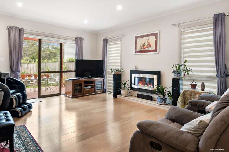 57 Bernard Magnus Lane Greenhithe_4