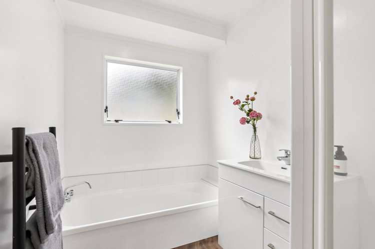 37 Foster Avenue Huia_11