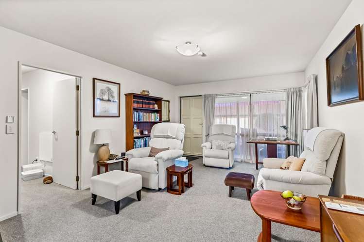 39/197 Royal Road Massey_3