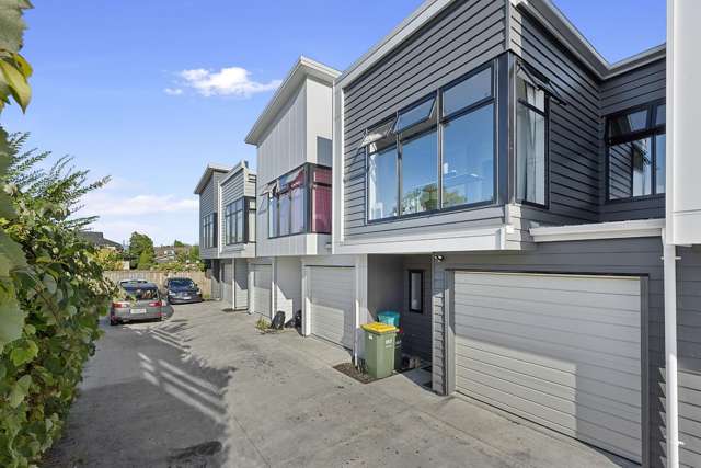 Modern Family Home - Close to all Amenities