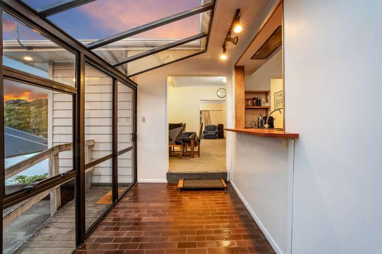 32 Raroa Terrace Tawa_1