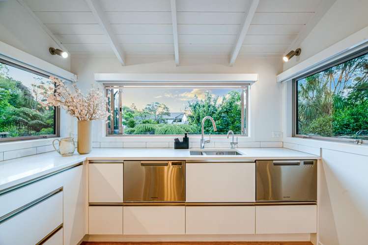 22 Woodfern Crescent Titirangi_7