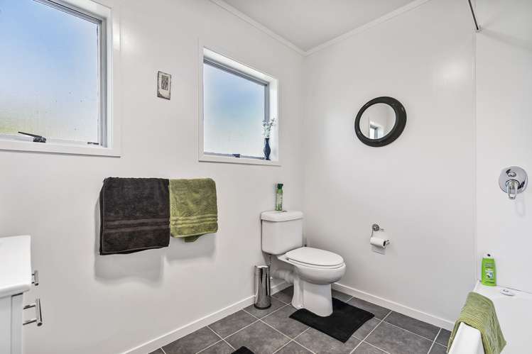 2/10 Westward Ho Glen Eden_10