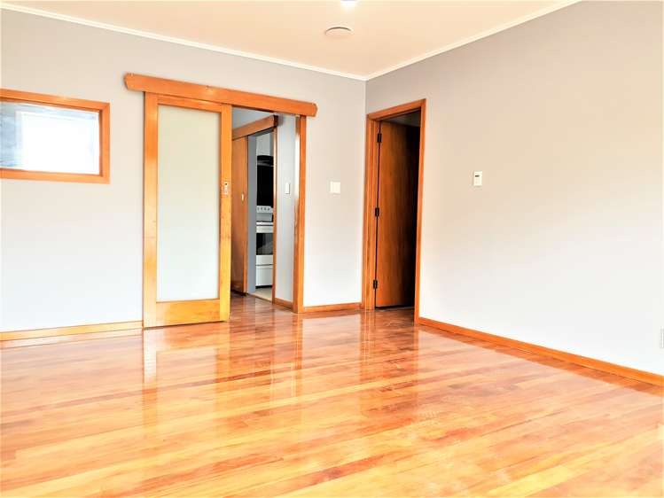 2/56 Royal View Road Te Atatu South_4