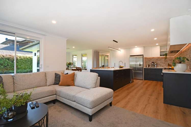 19 Montgomery Crescent_2