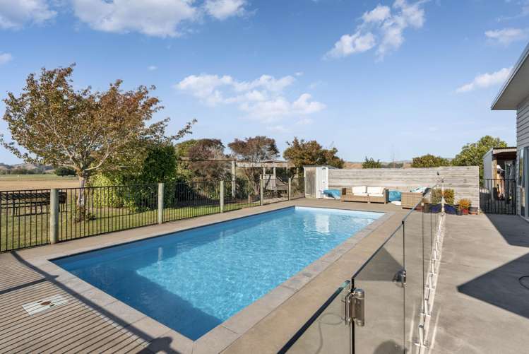 661 Cornwall Road East Taratahi_16
