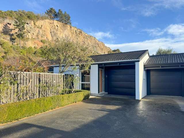 Tidy Two Bedroom Home With Breathtaking Views of Hills!