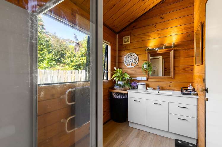 64 Shepherd Road Waipahihi_12