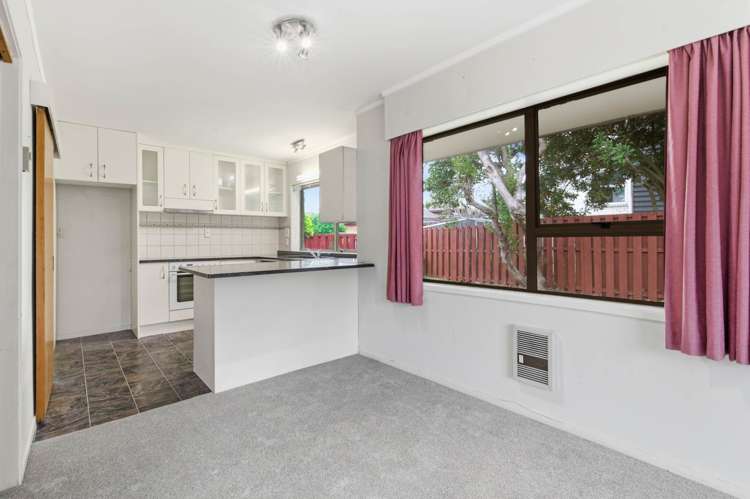 2/6 Tina Place Sunnyhills_9