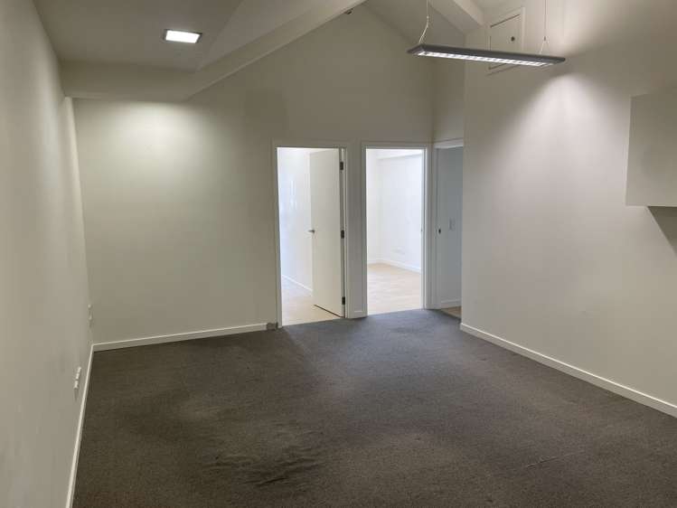 J1/18-24 Rees Street Queenstown_1