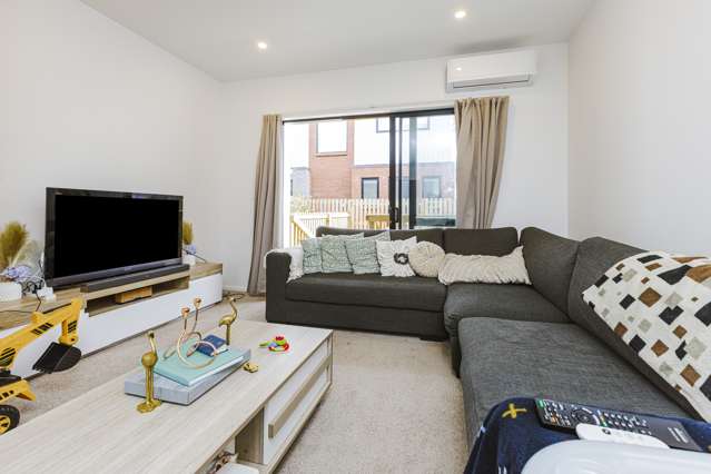 11 Aumarire Lane Favona_2