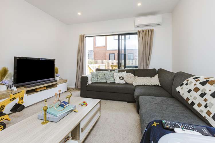 11 Aumarire Lane Favona_2