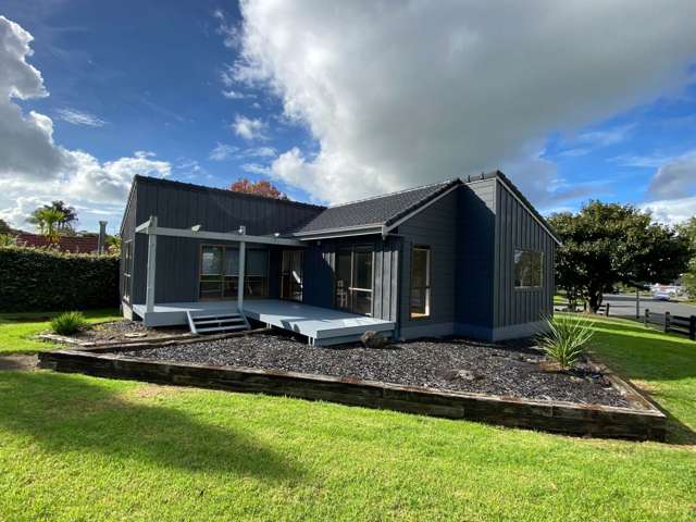 Beautiful 3 bedroom family home! Available now!