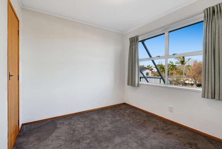 2/941 Whangaparaoa Road Manly_10