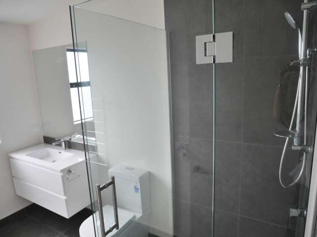 CITY CENTRE - THREE BEDROOM TWOHOUSE, TWO BATHROOM, DOUBLE GARAGE