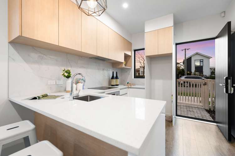 7/12 Arney Road Ranui_2