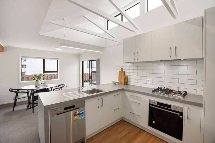 2/1 St Olpherts Avenue_0