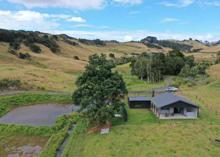 231 J Renall Road Pollok_17