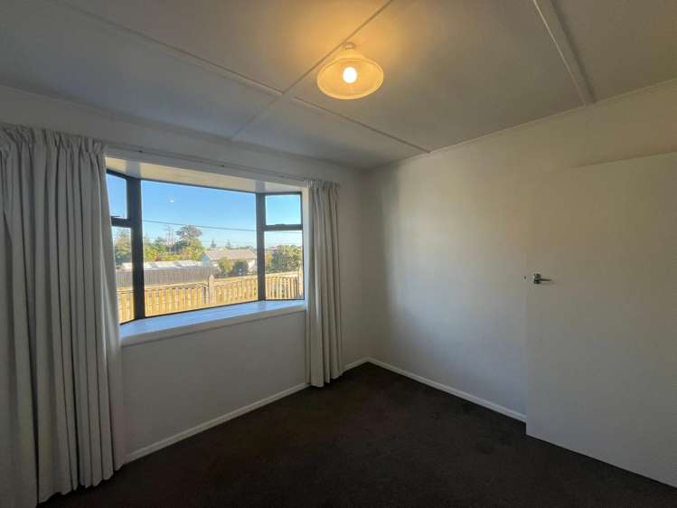 22 Mahoe Street Ōtaki Beach_16