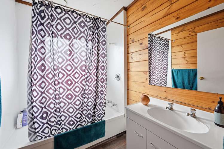 15B Ngahu Street Fairy Springs_11