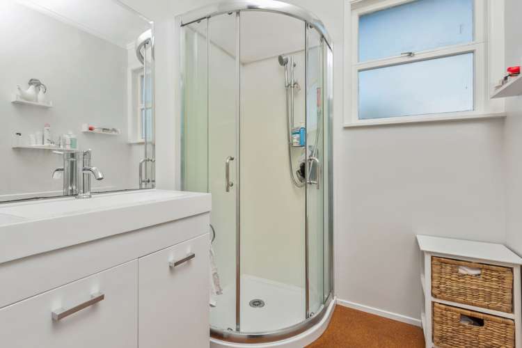 137 Vodanovich Road Te Atatu South_14