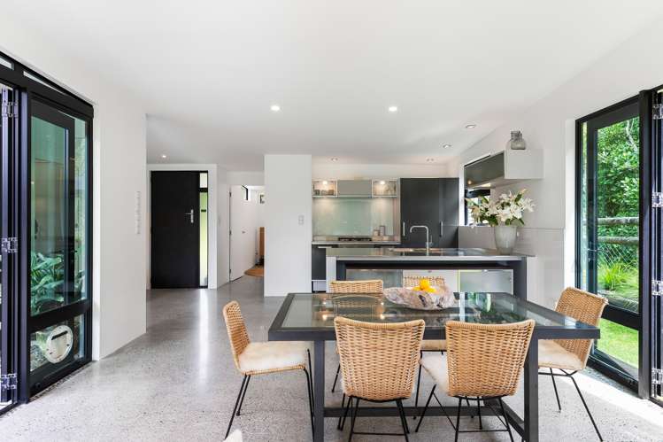 8 Erangi Place Bethells Beach_12