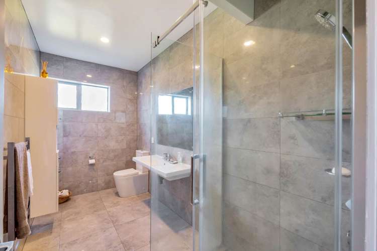 8 Coromandel Crescent Mairangi Bay_16