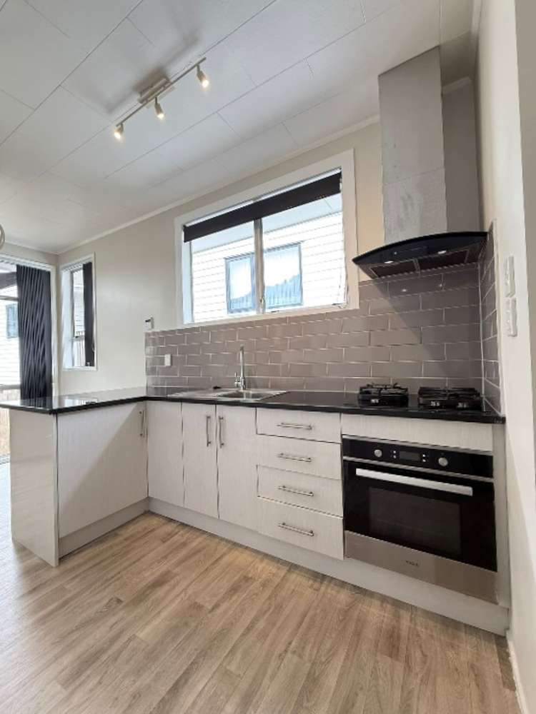 64 Henwood Road Mangere East_5