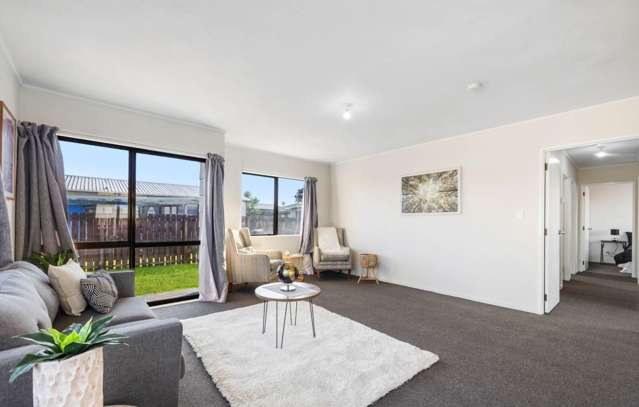 2/5 Volta Place Clendon Park_2