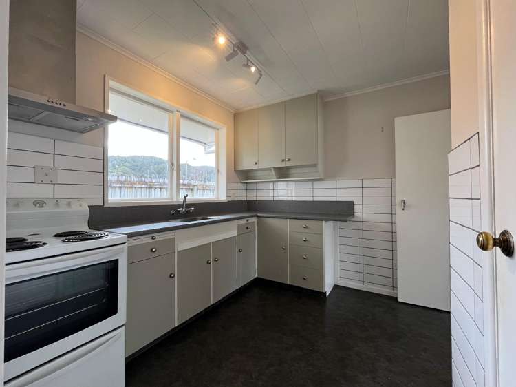 13 Kawatiri Grove Wainuiomata_9