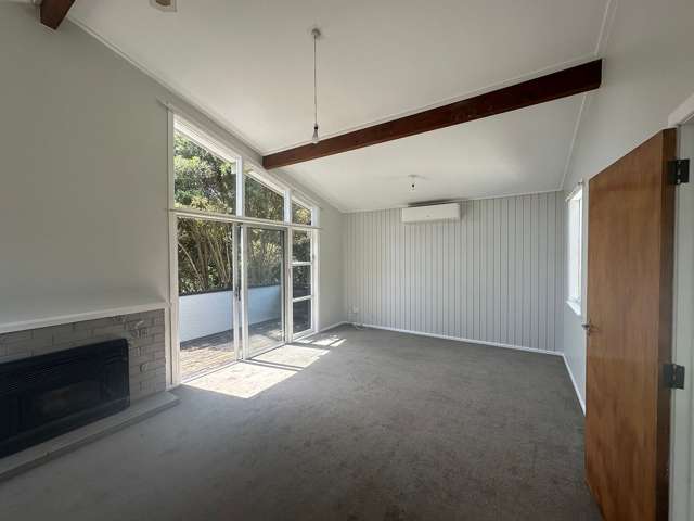 Sunny 3BR Family Home in Raumati South
