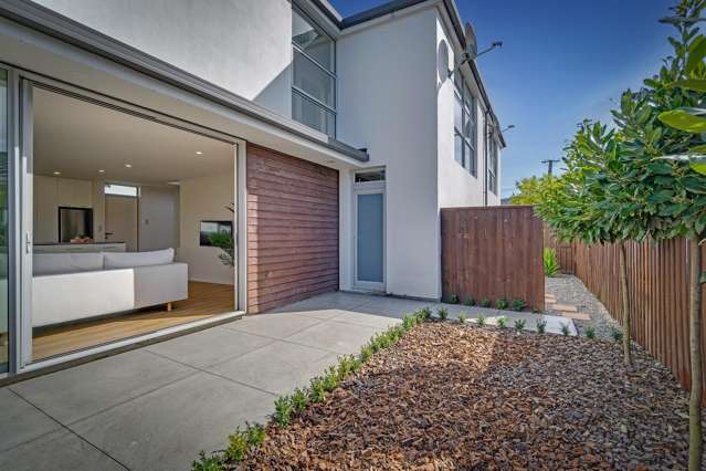 Modern 4 bedroom townhouse in desirable location!