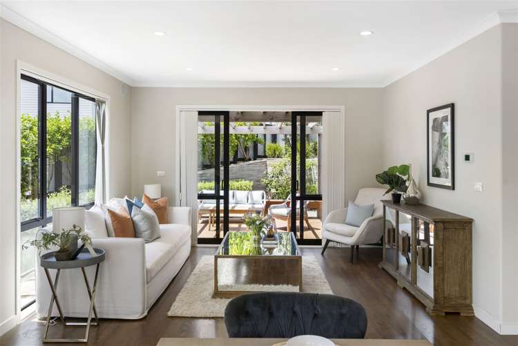 97 Medallion Drive Oteha_8