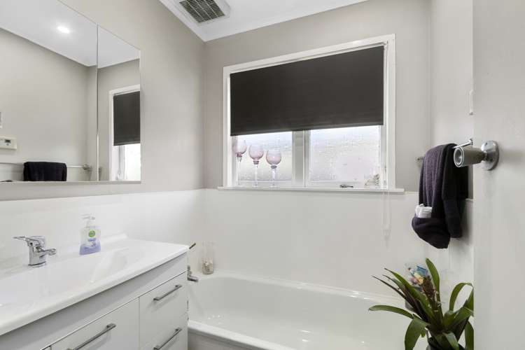 57 Parkway Wainuiomata_12