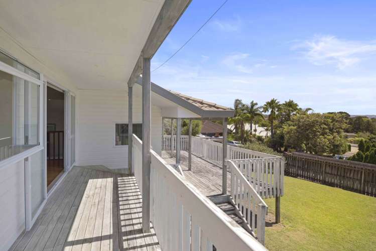 16 Alec Craig Way Gulf Harbour_13