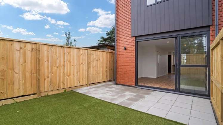  A/32 Coral Crescent Panmure_6