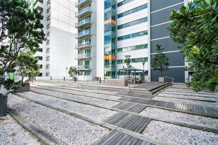 911/30 Beach Road Auckland Central_21