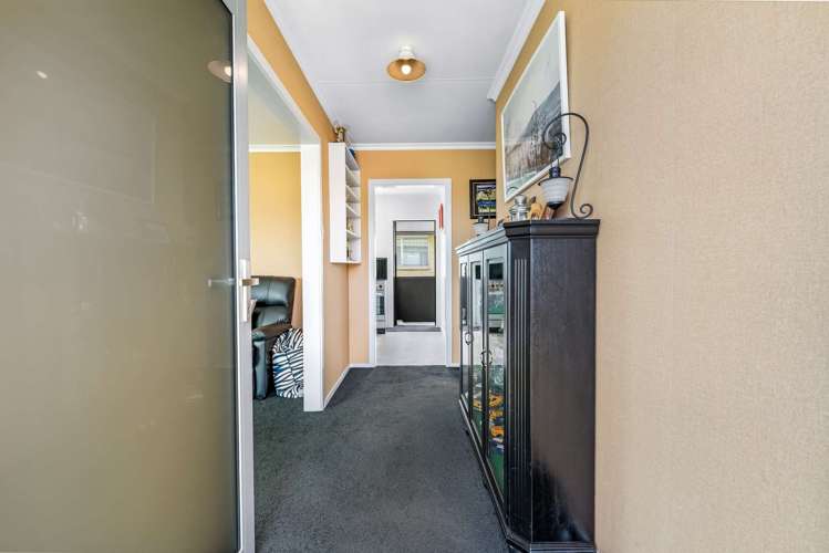 83 Walker Crescent Gore Surrounds_2