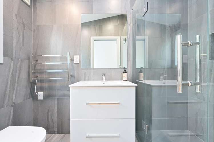 129 Riverpark Crescent Henderson_13