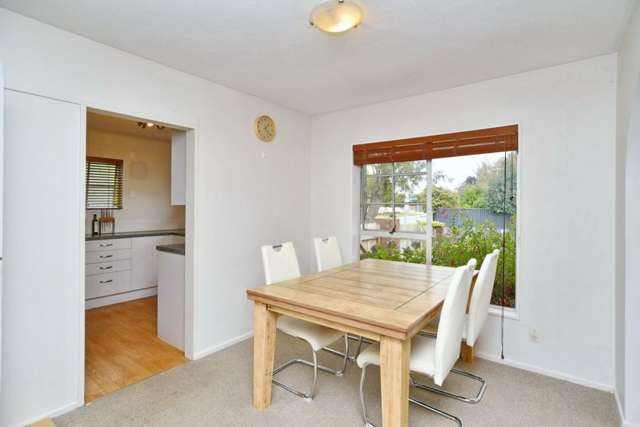 7 Apsley Drive Russley_3
