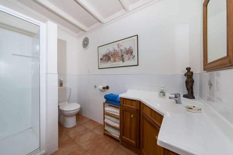 865 Wilson Road South Head_15