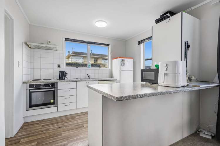 2 Benton Place Manurewa_10