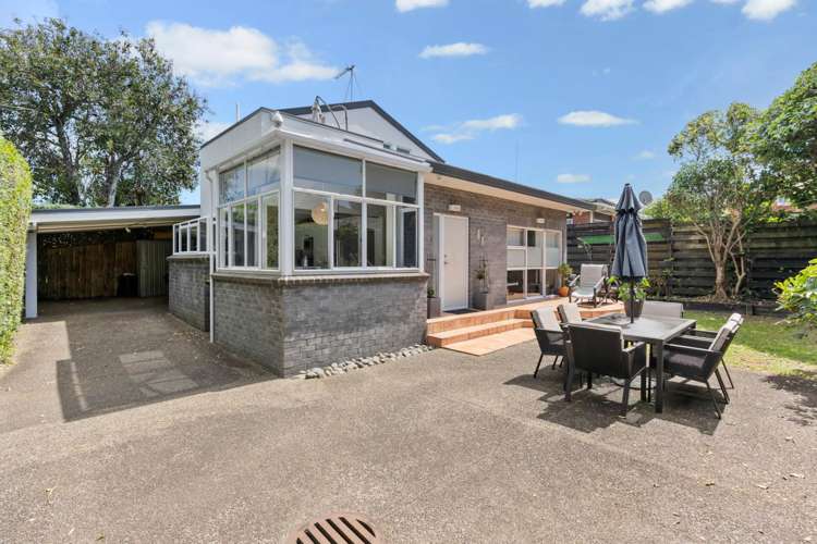 2/14 Taharoto Road Takapuna_0