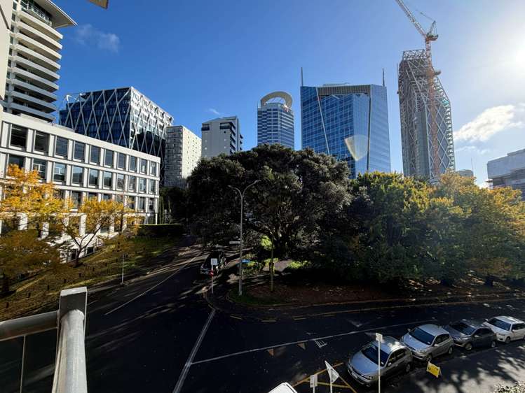 3B/2 Eden Crescent City Centre_7