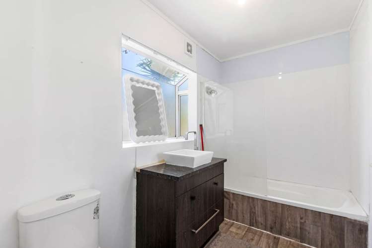 2/9 Slim Place Clendon Park_9