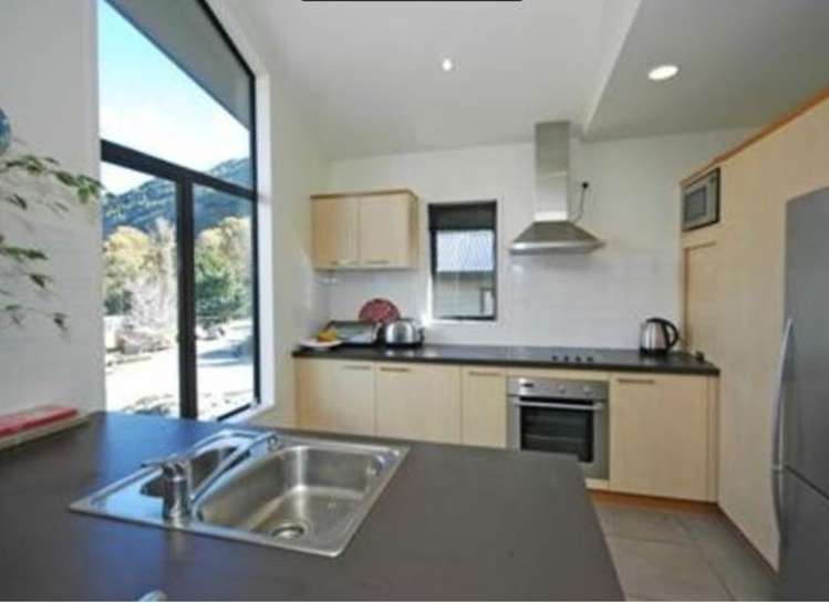 2/8 Mckerrow Place Fernhill/Sunshine Bay_5